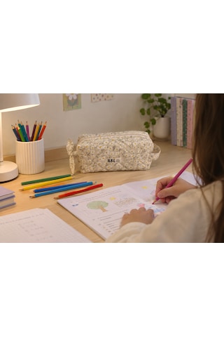 Krem Kapitone Dikişli Kalemlik / Makyaj Çantası / Organizer - % 100 Pamuk Kumaş Krem - Papatyalı
