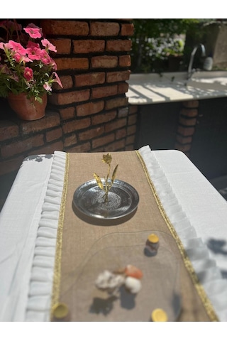 Diletto Hasır Jüt Kumaş Gold Şeritli Tül Fırfırlı Runner Hasır Kahve