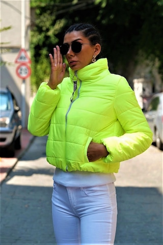 Kadın Neon Yeşil Dik Yaka Su Geçirmez Kısa Şişme Mont