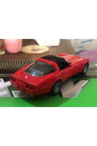 Oyuncak Metal Model Araba 1 / 36 Çek Bırak 1982 Corvette Coupe Kırmızı