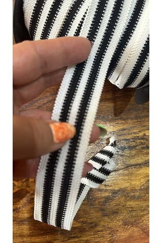 Siyah Beyaxz Çizghili Triko Şerit Dikiş Giyim Aplike En 3 Cm 1 Metre