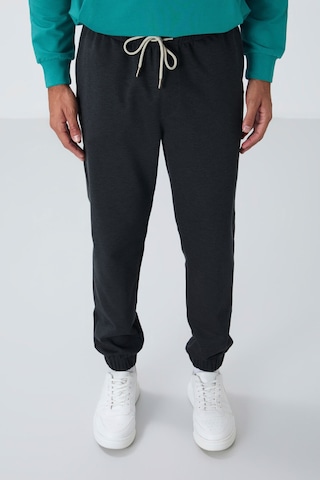 Tommy Life Koyu Gri Yüzeyi Dokulu Standart Fit Erkek Eşofman Alt - 82156 Koyu Gri