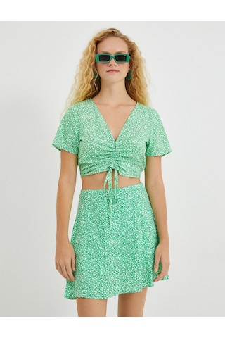 Koton Crop Bluz V Yaka Büzgülü Yeşil Desenli 2sak60235pw 2SAK60235PW01B Yeşil
