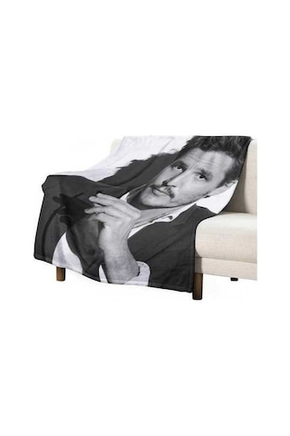 Flybuy 3d Baskılı Pedro Pascal Yumuşak Flanel Battaniye Xxs, Aile Ve Seyahat İçin Mükemmel Beyaz