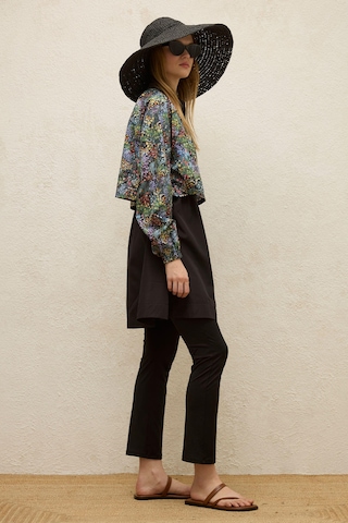 Manuka Rüzgarlıklı 3'lü Tesettür Mayo Takımı Tıny Flower Çok Renkli - Siyah