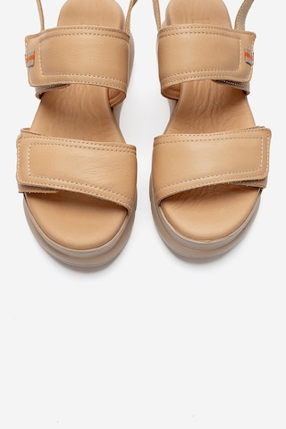 Luvishoes Celeste Koyu Bej Hakiki Deri Cırt Bantlı Kadın Kalın Tabanlı Sandalet