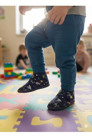 Soylu Yumuşak Nakışlı Gezegenli Erkek Çocuk Pandufu Mavi