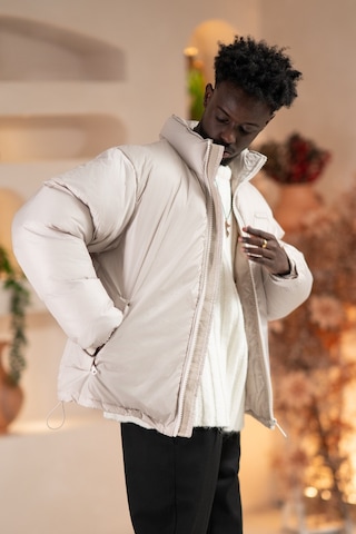 Oversize Bol Kesim Dik Yaka Fermuar Kapamalı Şişme Mont Krem