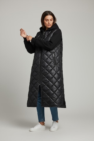 Kadın Önü Fermuarlı Yanlardan Cepli Kapşonlu Kapitone Kap Siyah