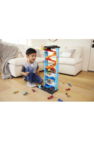 Hot Wheels Dönüşen Heyecanlı Yarış Kulesi - HKX43