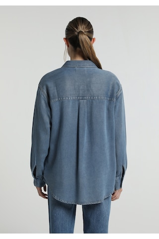Colin's Colins Oversize Fit Klasik Yaka Düz Kadın Light İndigo Denim Uzun Kol Gömlek Cl1082783 Q1.v1 Dn45184