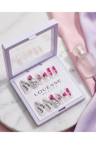 Louésse Love Note Takma Tırnak 12 Li Yazı Detaylı Pembe Romantik Nail Set
