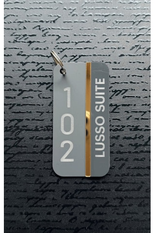 4'lü Otel Bungalov Apart Yurt Tesis İsimli Anahtarlık Antrasit & Gold Detaylı Pleksi Siyah