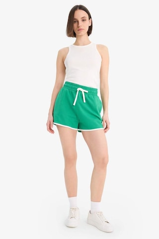DeFacto Coool Regular Fit Esnek Belli Bağcıklı Kalın Kumaş Mini Şort A6224AX25SMGN48 Yeşil