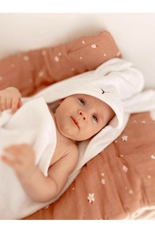 Cigit Kulaklı Tavşan Nakışlı Bebek Banyo Havlusu 75x75 Cm Ekru 75 x 75