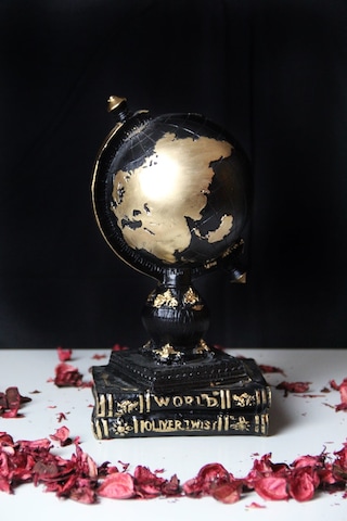 Doremcy Dekoratif Gümüş Kitaplı Dünya Küre Ev Ve Ofis Hediyelik Polyester Döküm Biblo Siyah (Gold Detaylı)