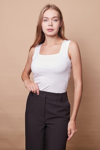 Jument Kare Yaka Kolsuz Likralı Pamuklu Kumaş Body-beyaz Beyaz