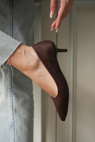 Esatsani Kahverengi Süet Sivri Burun Alçak Topuk 4 Cm Stiletto Dores Kadın Ayakkabı Kahverengi Süet Esatsani Kahverengi Süet Sivri Burun Alçak Topuk 4 Cm Stiletto Dores Kadın Ayakkabı Kahverengi Süet