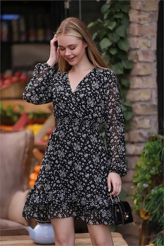 Neşeli Butik Kadın Siyah Gipeli Eteği Fırfırlı Desenli Mini Şifon Elbise Rssn21 Siyah