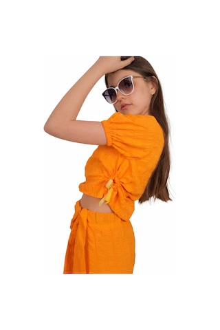 İrem Çocuk Giyim Kız Çocuk Tişörtün Yanları Büzgülü Kısa Crop Model Pantolonu Detaylı Turuncu Renk İkili Takım Turuncu