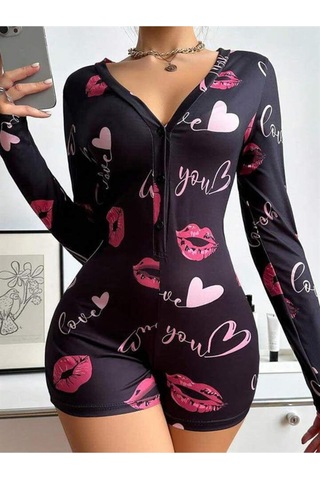 Ekselanude Pamuklu Kırmızı Öpücük Ve Kalp Desenli Düğmeli Uzun Kol Tulum Pijama Siyah