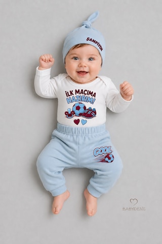 Babyden's Bebek 3'lü Takım Bordo Mavi Taraftar Temalı Kısa Kol %100 Pamuk Yenidoğan Body Pantolon Şapka Seti İlk Maçıma Hazırım 0-9 Ay