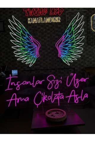 İnsanlar Sizi Üzer Ama Çikolata Asla Yazılı Neon Tabela Pembe