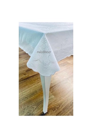 Hazır Dantel İşleme Dantel Görünümlü Düz Kendinden Çiçek Desenli Pvc Dikdörtgen Muşamba Masa Örtüsü 122 X 153 Cm Beyaz