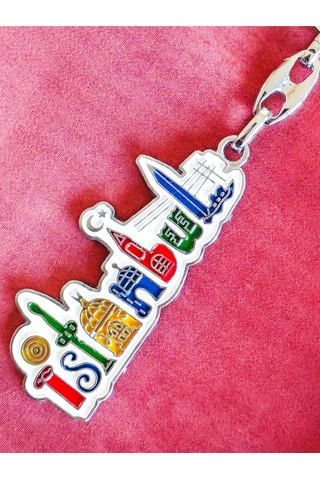 Moncuk Design Beyaz Zemin Üzerine Renkli İstanbul Yazan Metal Anahtarlık