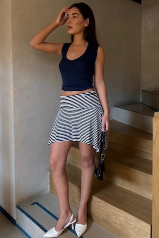 Madmext Lacivert Çizgili Asimetrik Çizgili Etek Mg2698