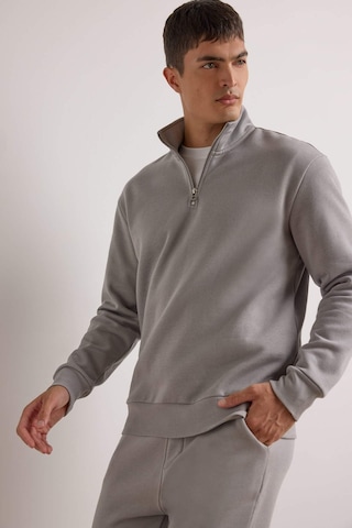 Defacto Regular Fit Dik Yaka Yarım Fermuarlı İçi Yumuşak Tüylü Basic Düz Sweatshirt X7405az25augr198 Gri