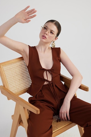 Holly Lolly Bağlama Detaylı Frida Yelek Kahve