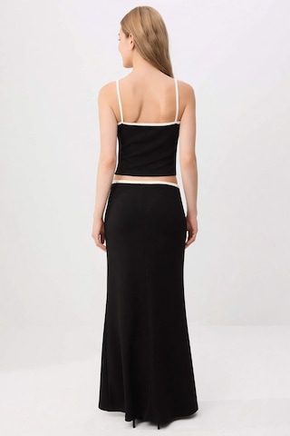 Benerly Kadın İnce Askılı Havuz Yaka Fitted Esnek Örme Crop Top Maxi Etek siyah