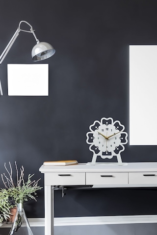 Mercan Model Metal Lazer Kesim Akar Sessiz Mekanizmalı Masa Saati Beyaz