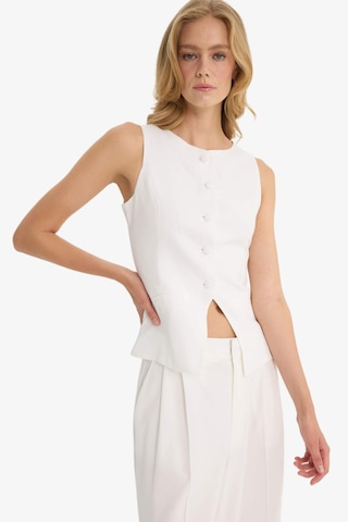 Defacto Slim Fit Dar Kesim Bisiklet Yaka Yelek E9946ax25auwt32 Beyaz