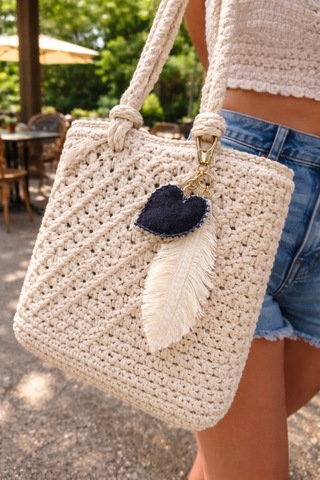 El İşçiliği Kalp Yaprak Detaylı Denim Çanta Charm Ekru - Siyah