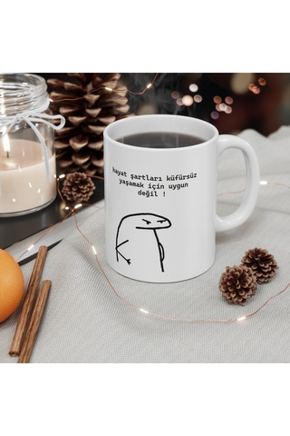 "hayat Şartları Küfürsüz Yaşamak Için Uygun Değil" Baskılı Kupa Çok Renkli