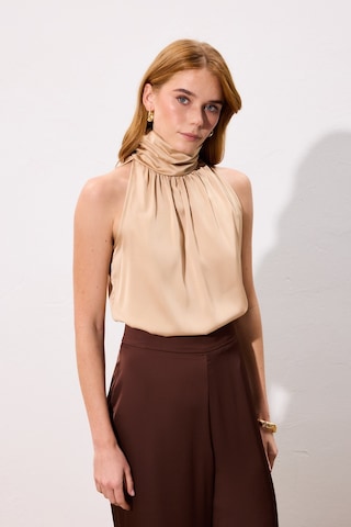Sateen Boğazlı Kolsuz Bluz - Camel-136544 CAMEL