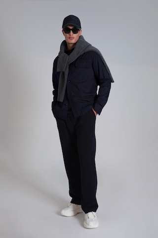 Lufian Lara Erkek Basic Gömlek Slim Fit Lacivert Lacivert 112010656100200