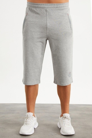 201762 Cep Nakış Detaylı Erkek Kapri-Gri Melanj