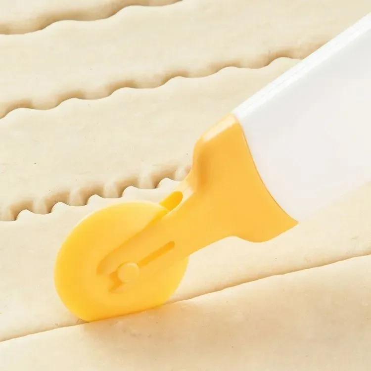 Konesam Abs Plastik Hamur Silme Aleti, 15.5x2.5 Cm, Beyaz, Hamurları Düz Ve Eşit Yaymak İçin, Güçlü Ve Dayanıklı, Pasta-pişirme Gereci