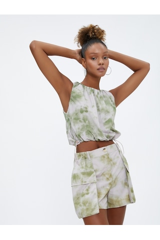 Koton Kargo Şort Batik Desenli Asimetrik Kesim Paraşüt Kumaş Yeşil Desenli 3sal40130ıw 3SAL40130IW8D1 Yeşil