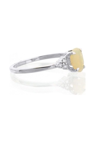 Opal Oval Tektaş Pırlanta Yüzük Beyaz