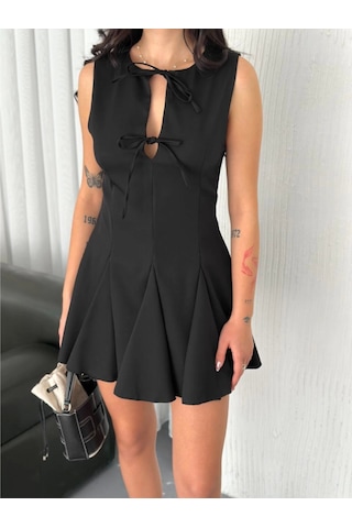 Göğüs Bağlamalı Kolsuz Mini Boy Elbise - Siyah Siyah