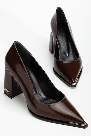 Suins Premium Verty Model Kadın Kalın Topuklu Burnu Taşlı Rugan Stiletto Ayakkabı Kahve