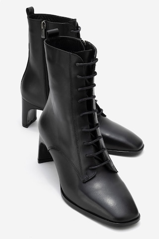 Luvishoes Luvi Shoes Sudy Siyah Cilt Hakiki Deri Bağcıklı Kadın Blok Topuklu Bot Siyah