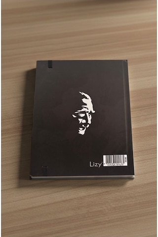 Atatürk Tarihsiz Ajanda Kuşe Kapak Siyah 1 Adet Atatürk Modalist Çizgili Defter Lastikli 14x20 Cm Günlük Planlayıcı