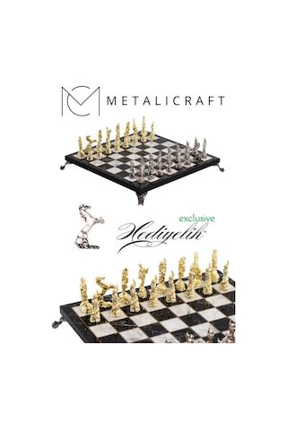 Mc58 Uzak Doğu Figürlü Metal Satranç Takımı - Mermer Desenli 25x25 Ahşap Tahtasıyla - Lüks Hediyelik