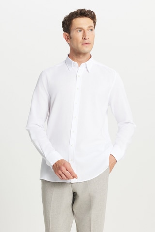 Altınyıldız Classıcs Erkek Beyaz %100 Pamuklu Slim Fit Gizli Düğmeli Yaka Armürlü Gömlek