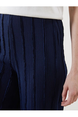 Lcwaıkıkı Classic Lacivert Beli Lastikli Dokulu Geniş Paça Kadın Pantolon